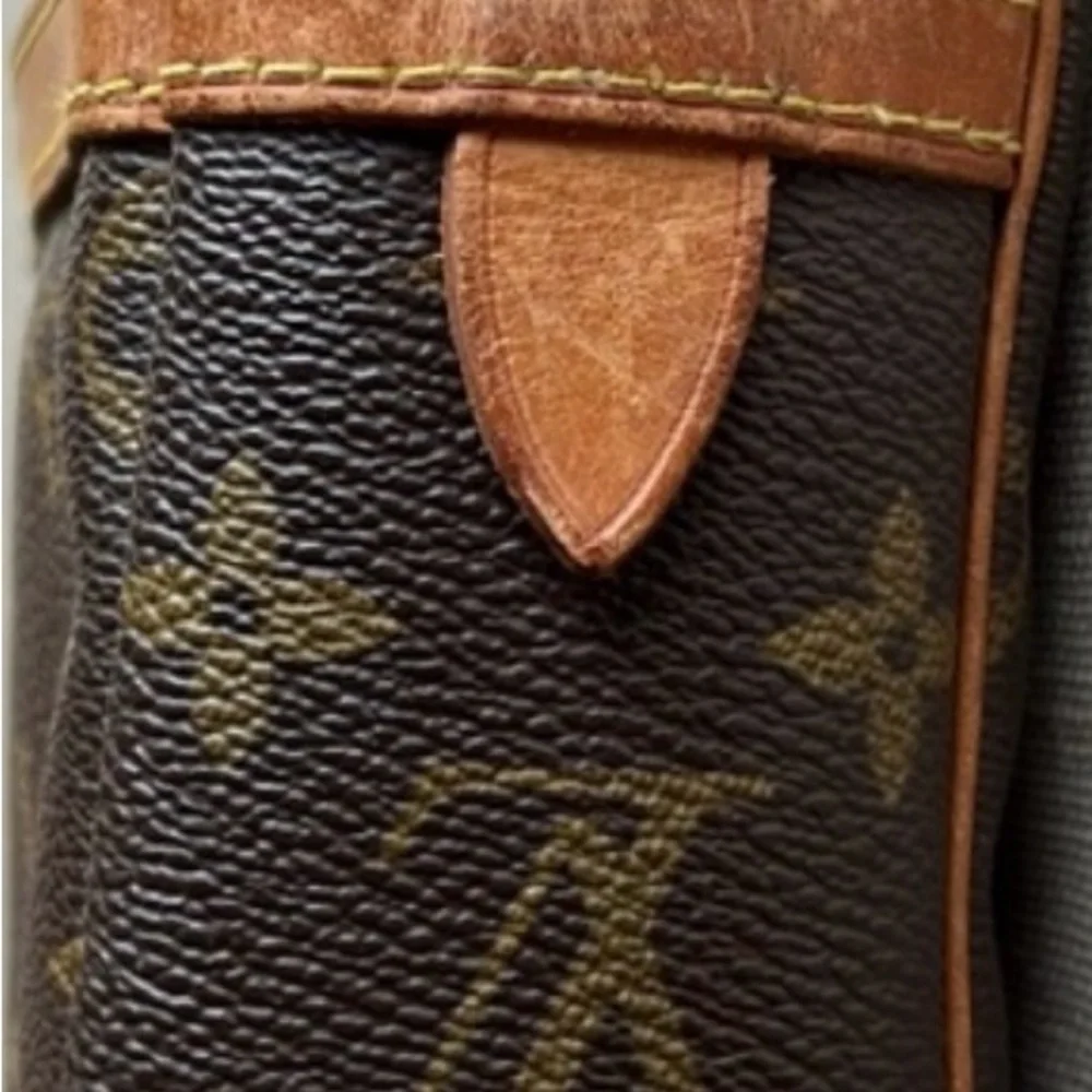 LOUIS VUITTON Monogram Compiegne 23 Clutch Bag - Picture 10 of 16